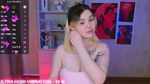 Snapshot of cutie_mili chatting on 02/24/25, 10:04 mili online show from 02/24/25, 10:04