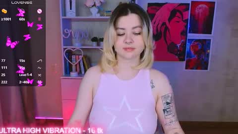 Snapshot of cutie_mili chatting on 03/03/25, 07:10 mili online show from 03/03/25, 07:10