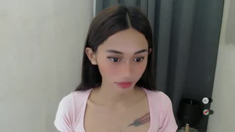 Snapshot of cutie_mitcha chatting on 02/07/25, 12:20 cutie_mitcha online show from 02/07/25, 12:20