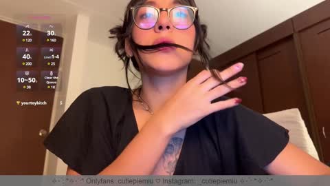 Snapshot of cutiepiemiu chatting on 01/11/25, 01:48 cutiepiemiu - online show from 01/11/25, 01:48