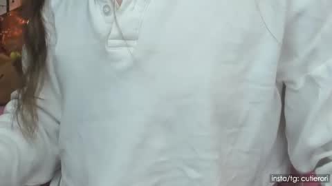 Rori  Instagram cutierori  online show from 12/16/24, 02:57