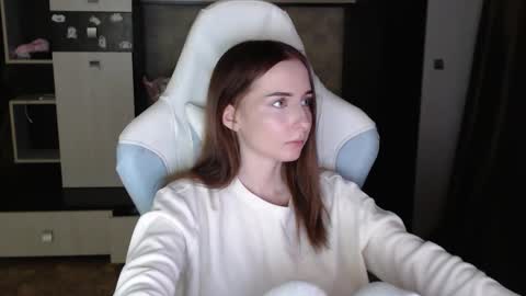 Cutti Crystal online show from 10/27/25, 06:12