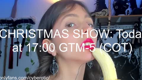 Snapshot of cyberotic_666 chatting on 12/25/24, 07:02 Sophia - Independent model online show from 12/25/24, 07:02