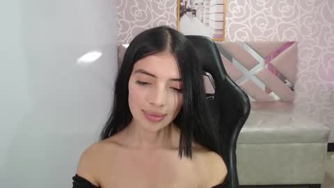 CINTIA ARAUJO online show from 10/18/25, 03:42