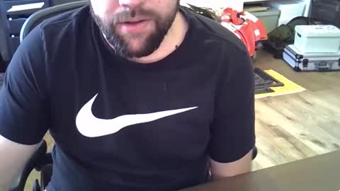 Snapshot of cyrsug chatting on 11/14/25, 11:31 cyrsug online show from 11/14/25, 11:31