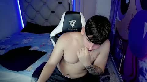 Snapshot of d_moneyy_ chatting on 11/27/25, 01:07 teddy online show from 11/27/25, 01:07