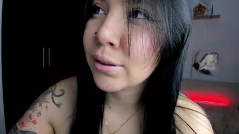 Ailyn  online show from 10/17/25, 04:48