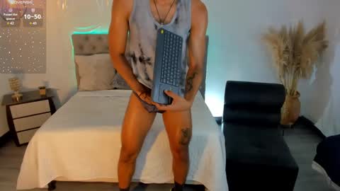 Snapshot of daarkomalfoy chatting on 01/28/25, 08:47 Mauricio online show from 01/28/25, 08:47