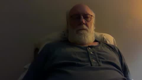 Snapshot of daddy341177 chatting on 10/16/25, 11:22 daddy341177 online show from 10/16/25, 11:22