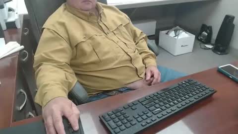 Snapshot of daddy7194 chatting on 10/20/25, 09:43 daddy7194 online show from 10/20/25, 09:43