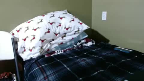 Snapshot of daddy7194 chatting on 12/01/25, 11:54 daddy7194 online show from 12/01/25, 11:54