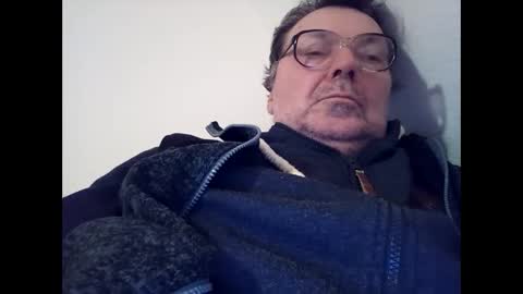 Snapshot of daddy91964 chatting on 03/09/25, 01:04 daddy91964 online show from 03/09/25, 01:04