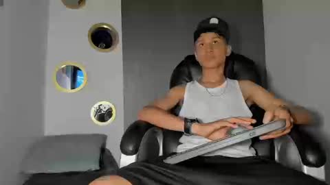 Snapshot of daddy_darcks chatting on 09/27/25, 10:48 daddy_darcks online show from 09/27/25, 10:48