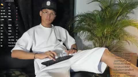 Snapshot of daddy_darcks chatting on 10/04/25, 04:32 daddy_darcks online show from 10/04/25, 04:32
