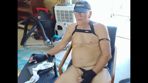 Snapshot of daddyass4u2breed chatting on 09/16/25, 01:12 daddyass4u2breed online show from 09/16/25, 01:12