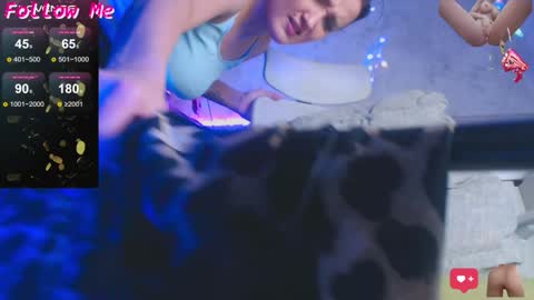 Snapshot of daddymoongirl chatting on 02/05/25, 07:10 Tracey and Eve purple online show from 02/05/25, 07:10