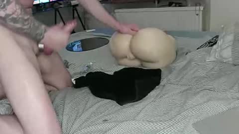Snapshot of daddys_hard_cock chatting on 12/29/24, 01:13 daddys_hard_cock online show from 12/29/24, 01:13