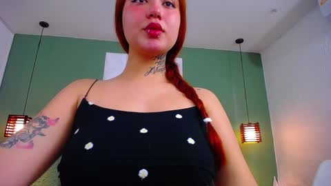 Snapshot of daddys_little_secrett chatting on 12/30/24, 01:58 Valen online show from 12/30/24, 01:58