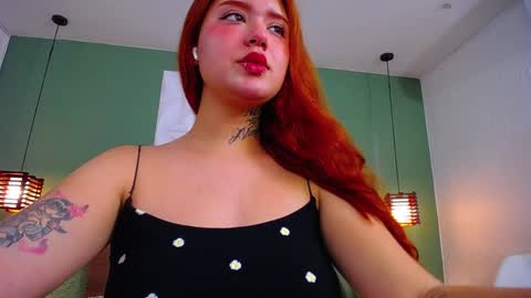 Snapshot of daddys_little_secrett chatting on 12/30/24, 05:02 Valen online show from 12/30/24, 05:02