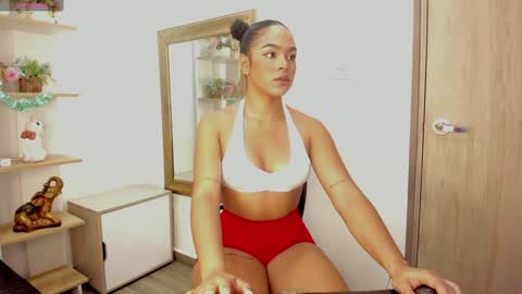 Snapshot of daenerys_targa chatting on 12/20/24, 04:20 Lesly online show from 12/20/24, 04:20