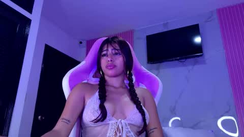 Snapshot of dafne17_ chatting on 11/28/25, 04:26 Dafne online show from 11/28/25, 04:26