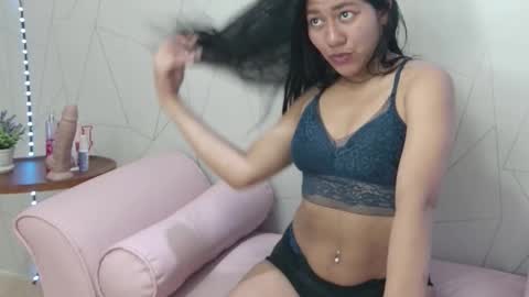 Snapshot of dafne_2 chatting on 10/27/25, 02:10 DAFNE 2 online show from 10/27/25, 02:10