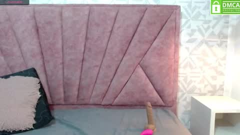 dafnee_e online show from 02/15/25, 08:33