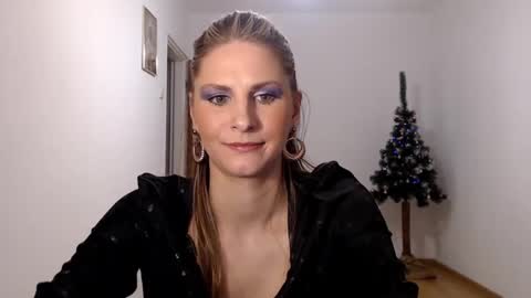 Snapshot of dagmariepiquant chatting on 12/15/24, 07:21 Dagmarie online show from 12/15/24, 07:21