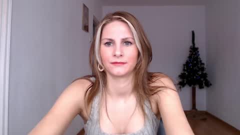 Snapshot of dagmariepiquant chatting on 12/16/24, 10:18 Dagmarie online show from 12/16/24, 10:18