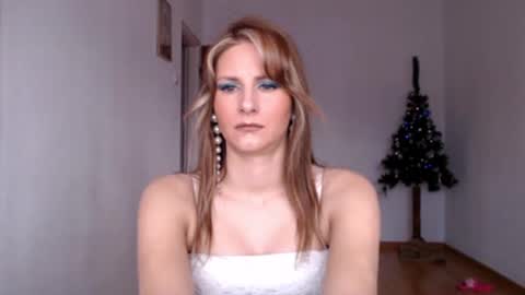 Snapshot of dagmariepiquant chatting on 12/17/24, 01:27 Dagmarie online show from 12/17/24, 01:27