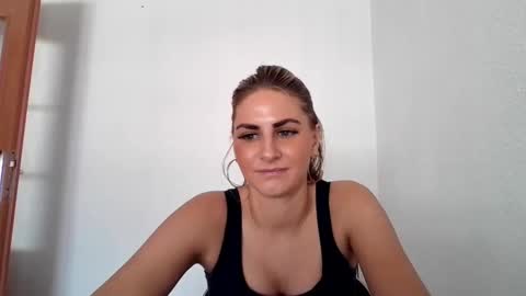 Snapshot of dagmariepiquant chatting on 02/11/25, 01:20 Dagmarie online show from 02/11/25, 01:20