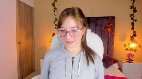 Snapshot of dahlia_rousse chatting on 10/10/25, 09:47 Dahlia online show from 10/10/25, 09:47