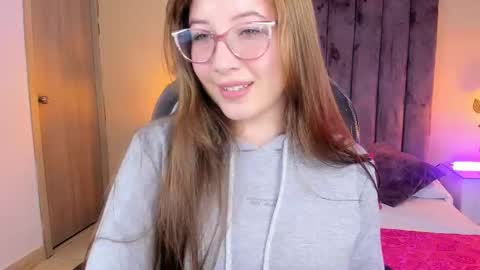 Snapshot of dahlia_rousse chatting on 10/26/25, 05:57 Dahlia online show from 10/26/25, 05:57