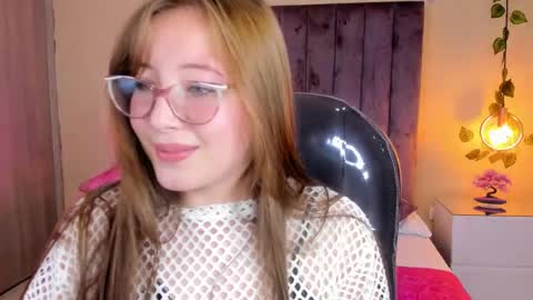 Snapshot of dahlia_rousse chatting on 10/28/25, 09:06 Dahlia online show from 10/28/25, 09:06