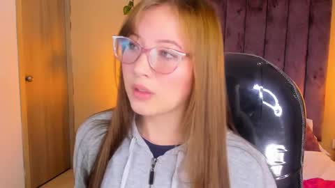 Snapshot of dahlia_rousse chatting on 11/09/25, 05:00 Dahlia online show from 11/09/25, 05:00