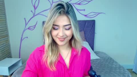 Snapshot of dahliamoore chatting on 02/08/25, 08:10 Dahlia online show from 02/08/25, 08:10