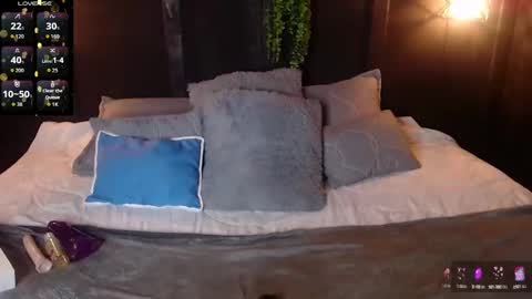 Snapshot of dahyan_ chatting on 10/06/25, 02:14 DAHYAN online show from 10/06/25, 02:14