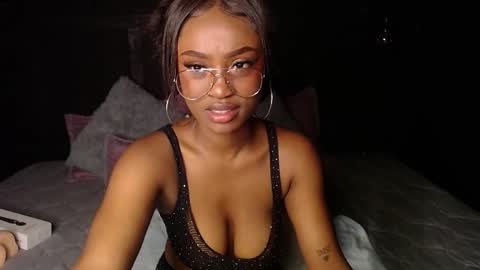 Snapshot of dahyan_ chatting on 11/15/25, 02:35 DAHYAN online show from 11/15/25, 02:35