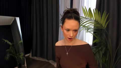 Snapshot of daily_glam chatting on 10/02/25, 12:23 daily_glam online show from 10/02/25, 12:23