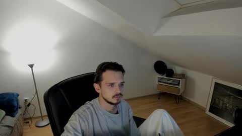 Snapshot of daimon_hall chatting on 10/21/25, 10:10 Daimon online show from 10/21/25, 10:10