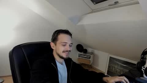 Snapshot of daimon_hall chatting on 10/22/25, 11:15 Daimon online show from 10/22/25, 11:15