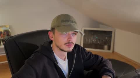 Snapshot of daimon_hall chatting on 10/30/25, 02:35 Daimon online show from 10/30/25, 02:35