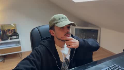 Snapshot of daimon_hall chatting on 11/04/25, 01:32 Daimon online show from 11/04/25, 01:32