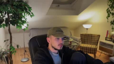 Snapshot of daimon_hall chatting on 11/18/25, 01:55 Daimon online show from 11/18/25, 01:55