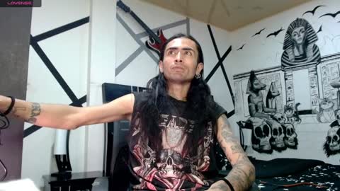 Snapshot of daimon_rock01 chatting on 01/15/25, 04:15 felipe online show from 01/15/25, 04:15