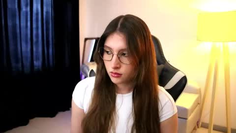 Lauren            online show from 09/23/25, 01:36