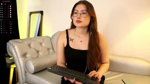 Lauren            online show from 10/21/25, 01:56