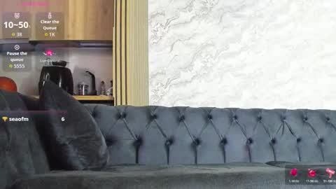 Snapshot of daisy_abby03 chatting on 10/18/25, 07:53 DaIsy Abby online show from 10/18/25, 07:53