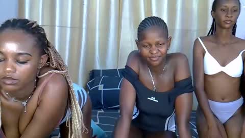 Snapshot of daisy_bunnie chatting on 09/20/25, 06:20 daisy online show from 09/20/25, 06:20