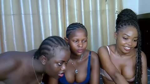 Snapshot of daisy_bunnie chatting on 09/29/25, 06:35 daisy online show from 09/29/25, 06:35